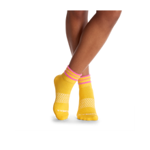 Load image into Gallery viewer, Sesame Street Fuzzy Big Bird Socks