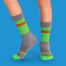 Load image into Gallery viewer, Youth Sesame Street Oscar the Grouch Calf Socks