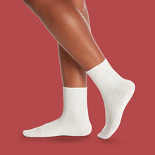 Load image into Gallery viewer, Women's Lightweight Sparkle Ribbed Quarter Socks