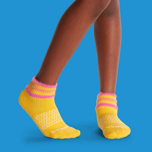Load image into Gallery viewer, Youth Sesame Street Fuzzy Big Bird Socks
