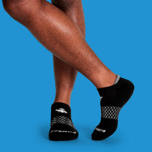 Load image into Gallery viewer, Men's Gripper Ankle Socks
