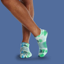 Load image into Gallery viewer, Men's Color Swatch Tie Dye Ankle Socks

