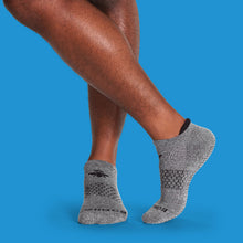 Load image into Gallery viewer, Men's Gripper Ankle Socks
