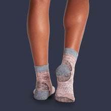 Load image into Gallery viewer, Women's Hiking Quarter Socks
