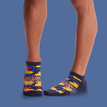 Load image into Gallery viewer, Men's Camo Ankle Socks
