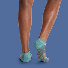 Load image into Gallery viewer, Men's Spring Fling Ankle Socks
