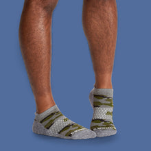 Load image into Gallery viewer, Men's Camo Ankle Socks
