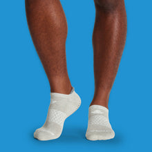 Load image into Gallery viewer, Men's Gripper Ankle Socks
