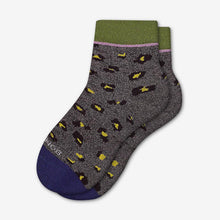 Load image into Gallery viewer, Women's Lightweight Sparkle Leopard Quarter Socks
