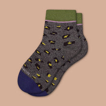 Load image into Gallery viewer, Women's Lightweight Sparkle Leopard Quarter Socks
