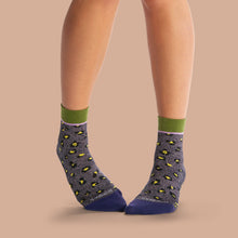 Load image into Gallery viewer, Women's Lightweight Sparkle Leopard Quarter Socks
