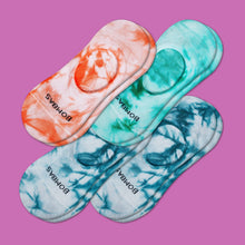 Load image into Gallery viewer, Women's Lightweight Tie Dye No Shows Sock 4-Pack
