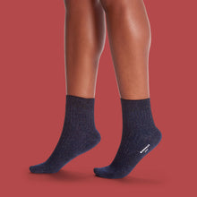 Load image into Gallery viewer, Women's Lightweight Sparkle Ribbed Quarter Socks
