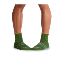 Load image into Gallery viewer, Sesame Street Fuzzy Oscar the Grouch Socks
