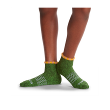 Load image into Gallery viewer, Youth Sesame Street Fuzzy Oscar the Grouch Socks
