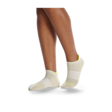 Load image into Gallery viewer, Women's Solid Neon Tipping Ankle Socks
