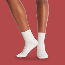 Load image into Gallery viewer, Women's Lightweight Sparkle Ribbed Quarter Socks
